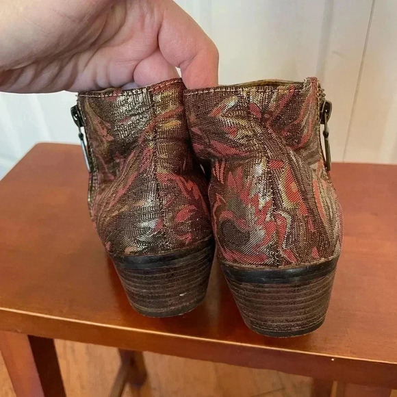 Stunning gold fabric very volatile booties size 7 - Picture 8 of 9